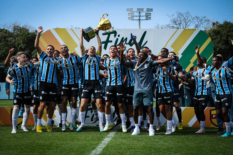 Joia da base Wesley de 18 anos destruiu a zaga do grêmio sub 20 #futeb